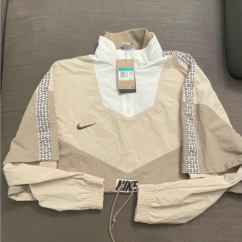 Nike Women’s Cream Windbreaker- NWT